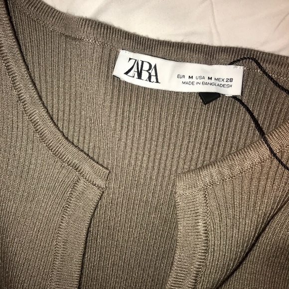 Zara Top with V-neck and Ribbed Texture - Picture 2 of 2